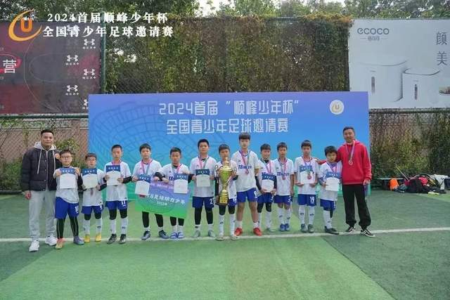 布朗尼生日之夜首发出场，交出4分5助攻的表现